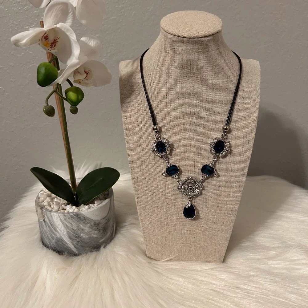 Elegant Silver Rhinestone and Royal Blue  Stones Pendant Necklace NWOT